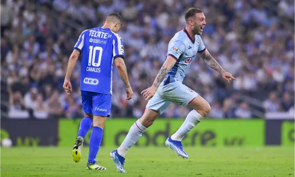 Carlos Rotondi festeja el gol que marcó a Rayados en el estadio Gigante de Acero