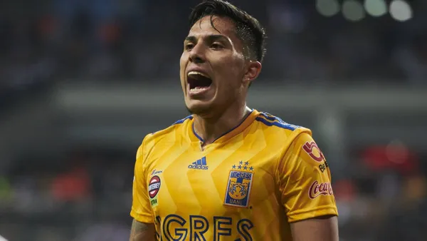 Carlos Salcedo ha pasado a ser uno de los favoritos de la afición de Tigres.