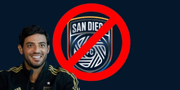 Carlos Vela junto al escudo de San Diego FC