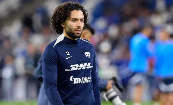 César Huerta en calentamiento con su ex club, Pumas (Fuente: Mexsports)