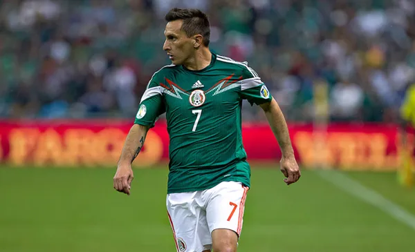 Chaco Giménez con la playera de la selección mexicana (Fuente: Sopitas)