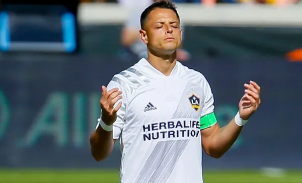 Chicharito Hernández mejoró su imagen luego de la lesión, y ya está en un nivel que le mete presión a Gerardo Martino.