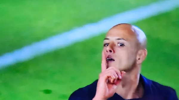 Chicharito mandó a callar el Estadio Alfonso Lastras, aun con Chivas perdiendo | Foto: ESPN