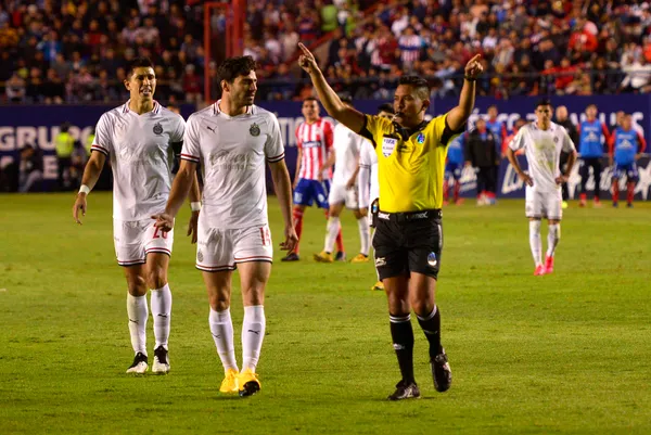 Chicote revela lo que le dijo el árbitro