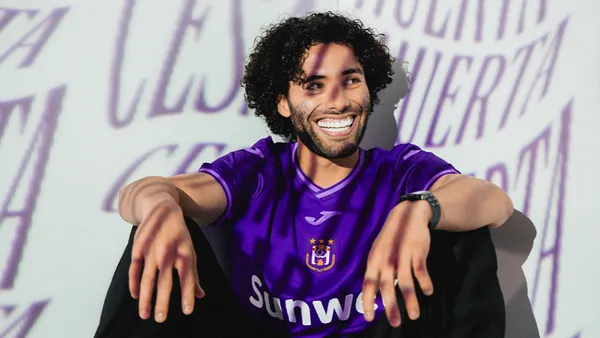 Chino Huerta con jersey del Anderlecht | Foto: @rscanderlecht