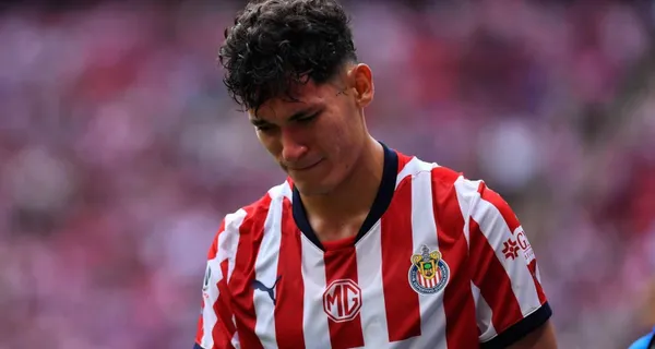 Chiquete se lamenta una falla que comete en un partido de Chivas (Mexsports)