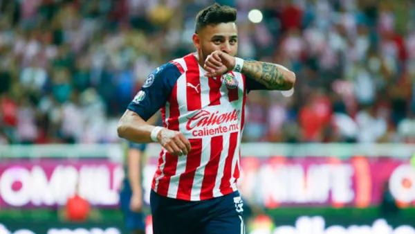 Chivas amarró al delantero Alexis Vega por dos años, pero saldría antes debido a una cláusula especial