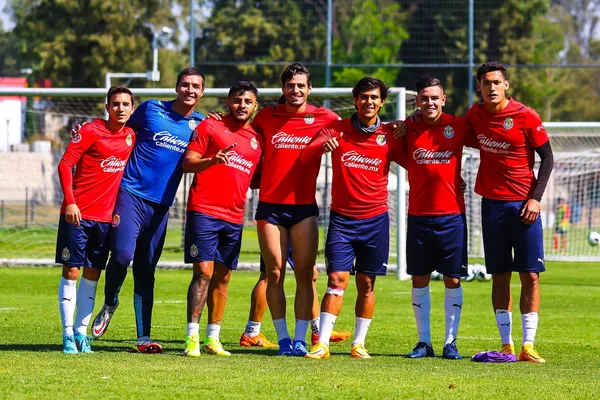 Chivas enfrenta a los Diablos Rojos del Toluca en el Estado de México y el mito regresa a casa.