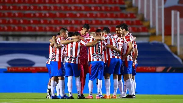 Chivas está buscando refuerzos para el Apertura 2021 y ha puesto la mira en un jugador que llegará gratis.