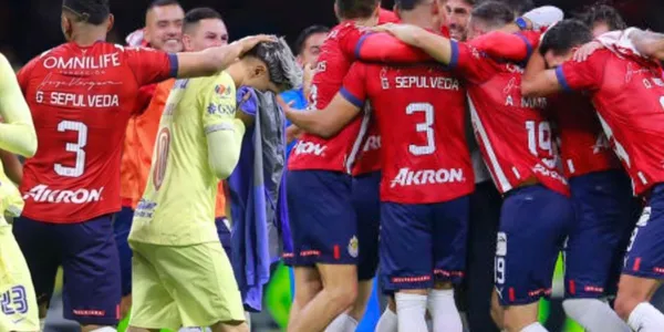 Chivas festeja gol convertido en el estadio Azteca (Fuente: ESPN)