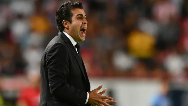 Chivas ha estado lejos de las grandes glorias y en los últimos torneos han dejado más sinsabores que buenos momentos, es por eso que han desfilado diferentes técnicos en el banquillo del chiverío.