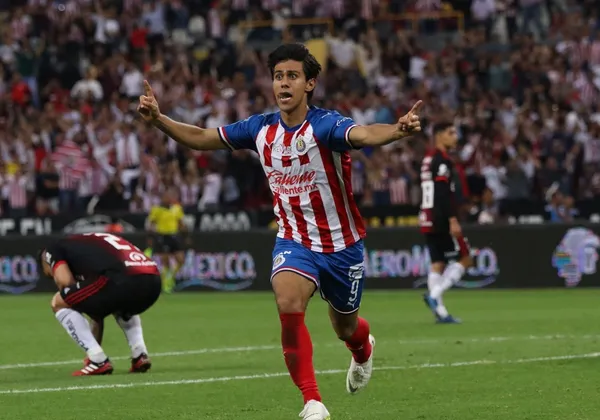 Chivas jugaría con una formación diferente ante FC Juárez a pesar de que aún no está disponible Macías.