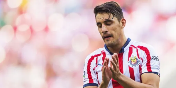 Chivas no tiene laterales derechos que le peleen el puesto a Jesús Sánchez y deciden dejar ir a Van Rankin que llegaba en gran momento de Santos Laguna