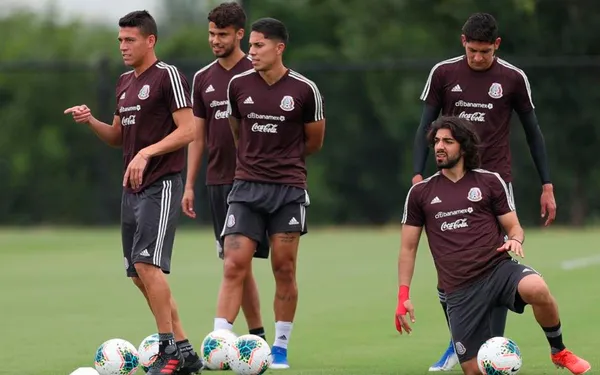 Chivas podría buscar darle una oportunidad más a Carlos Salcedo, quien no entraría en los planes de Tigres.