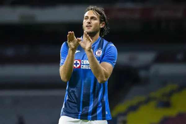 Chivas podría ofrecer a Cruz Azul a Cristian Calderón para hacerse de los servicios de Giménez, pero el "Chicote" no sería el único.