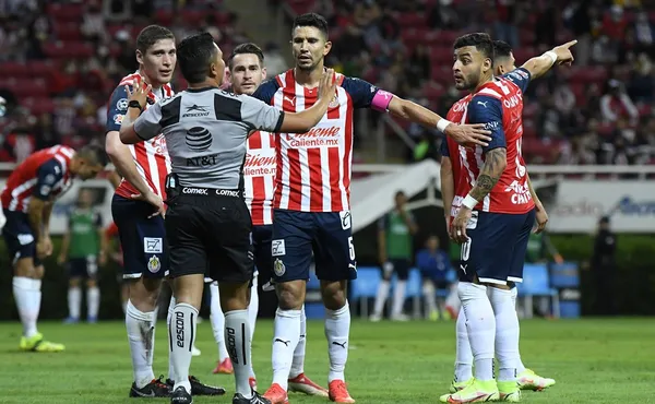 Chivas se ha colocado como una de las marcas deportivas más costosas del continente, y hay un grupo de futbolistas que podría adquirir al Rebaño uniendo sus salarios.