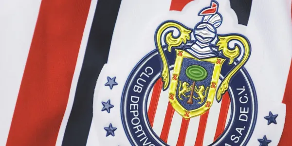 Chivas tendría vetado a un futbolista que busca un nuevo equipo rumbo al Clausura 2026