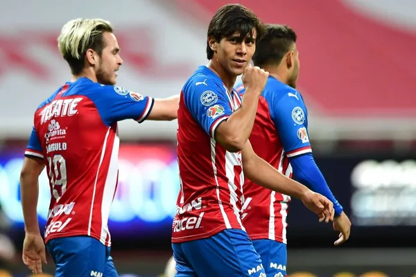 Chivas tiene complicaciones por las bajas en el club y ahora sumaría otro jugador previo al duelo con los laguneros.