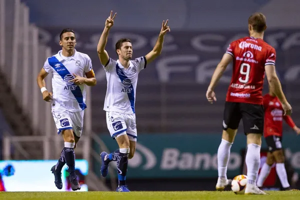 Chivas y América podrían llevar su rivalidad a la hora de contratar a un jugador mexicano.