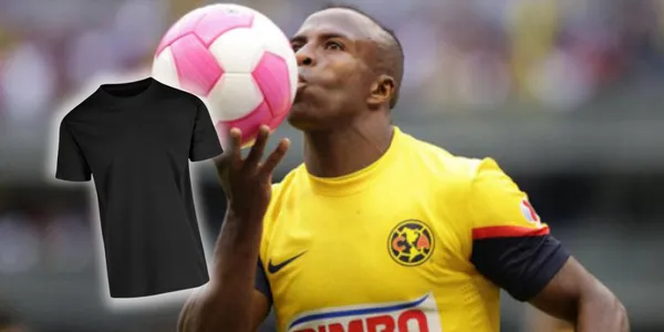 Christian Benitez con la playera del Club América