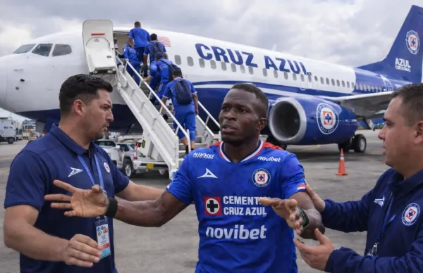 Christian Ebere y Cruz Azul, tienen un par de inconvenientes para ingresar a suelo norteamericano.