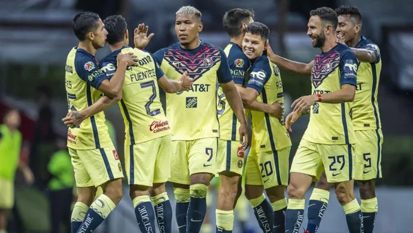 Club América celebrando un gol (Foto: La razón de México)