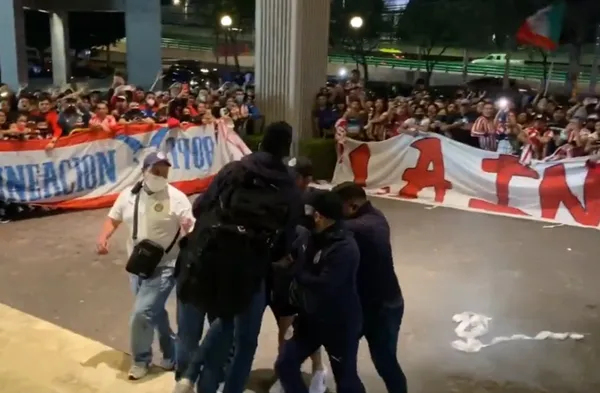 Conoce el destrozo que realizaron algunos aficionados de Chivas.