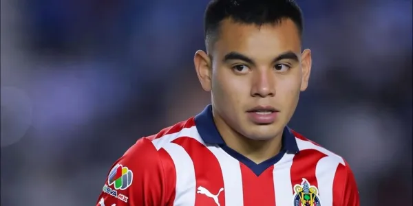 Conoce el día en que Charly Rodríguez vistió el jersey de Chivas y por qué no debutó