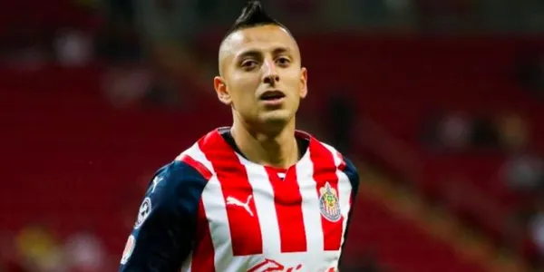 Conoce el emotivo gesto de Roberto Alvarado a un pequeño aficionado de Chivas