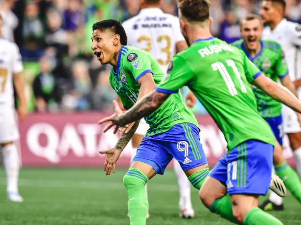 Conoce el gesto del delantero peruano tras anotarle a los Pumas de la UNAM.