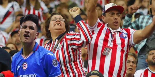 Conoce el jugador que no aguantó la risa tras los abucheos de la afición de Chivas sobre Uriel Antuna