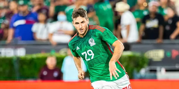 Conoce lo que hizo Santiago Giménez tras escuchar el himno de México