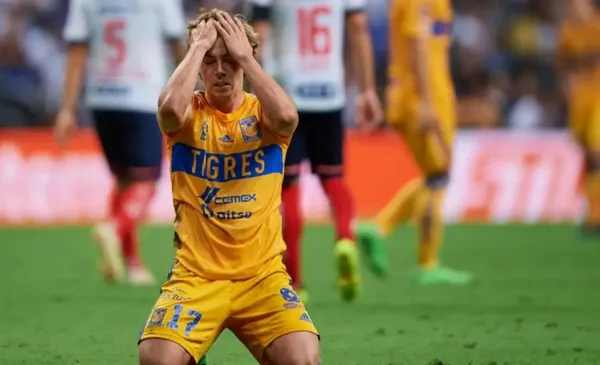 Córdova se lamenta una acción que falla (Fuente: Mexsports)