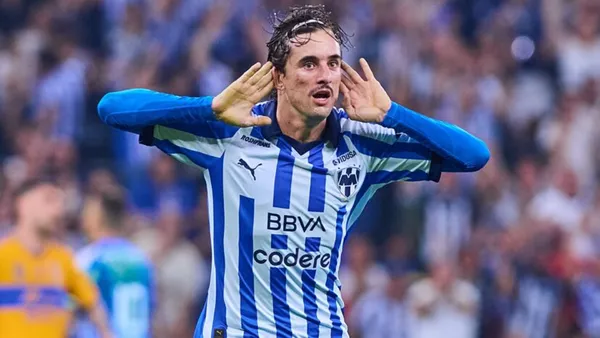 Cortizo metió un golazo a lo James Rodríguez | Foto: Mexsport