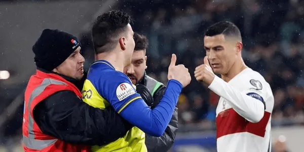 CR7 fue contundente con un fanáticos que quiso saludarlo en pleno partido.