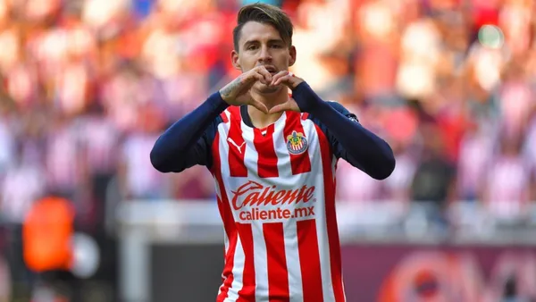 Cristian Calderón con la camiseta de Chivas (Foto: Bolavip)