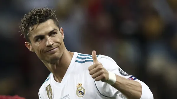 Cristiano Ronaldo con la camiseta del Real Madrid (Foto: Esquire)