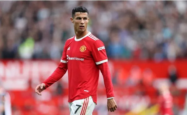 Cristiano Ronaldo debió ver desde afuera del campo de juego cómo el Manchester United quedaba afuera de una competencia doméstica.