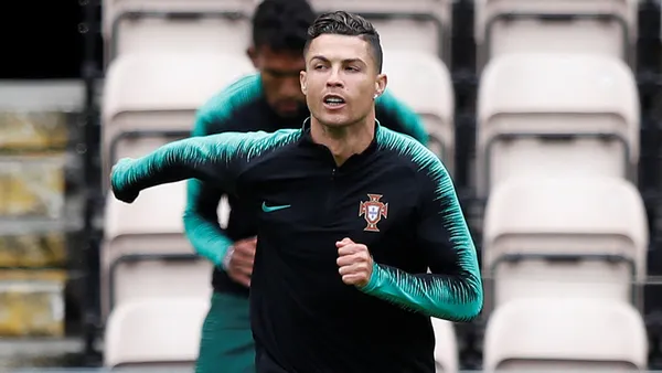 Cristiano Ronaldo es un deportista de primer nivel, y para sostenerse en buena forma debió ser muy estricto con su alimentación. Conoce cómo ha manejado su dieta a lo largo de su carrera este goleador portugués que batió todos los récords.