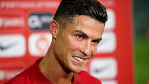 Cristiano Ronaldo es un emblema del equipo inglés, ya que forma parte de la última generación que se coronó campeona de Europa con esta camiseta. Su tan esperado regreso, podría ser pospuesto por una serie de complicaciones vinculadas con el coronavirus.