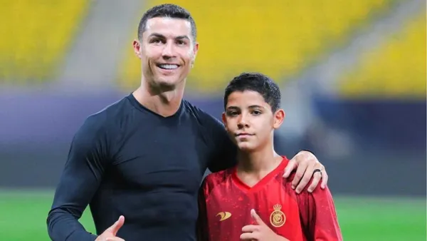 Cristiano Ronaldo junto a su hijo Cristiano dos Santos (Foto: ESPN)