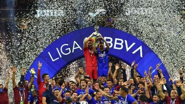 Cruz Azul echará por la puerta de atrás a uno de los grandes referentes de la Novena.