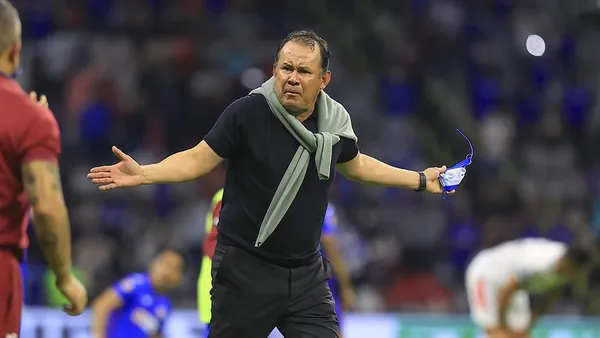 Cruz Azul mostró un terrible desempeño a nivel colectivo en la semifinal ante Monterrey, pero hay jugadores de los que se esperaba mucho como Orbelín Pineda, por lo que para Reynoso sería la primera baja en su próximo encuentro.