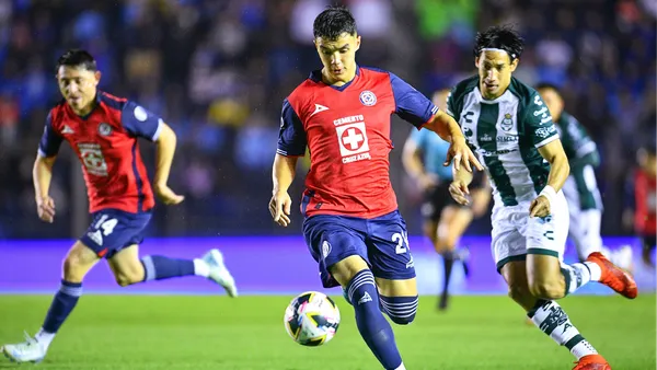 Cruz Azul pone el ejemplo al confíar en los jovenes 18 años / Foto: MexSport