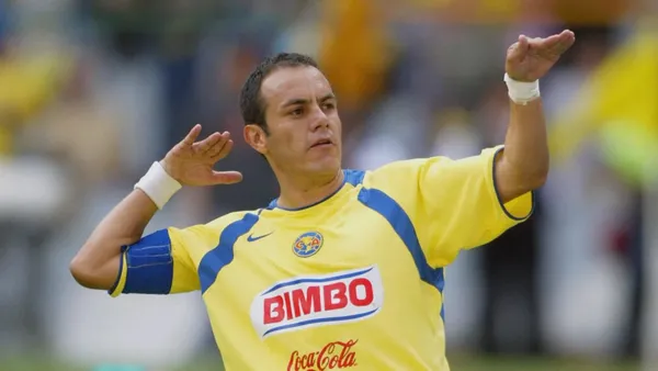 Cuauhtémoc Blanco con la camiseta del Club América. (Foto: 90min)