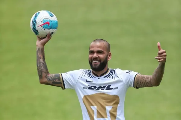 Dani Alves demuestra que aún tiene mucho que dar con los Pumas.