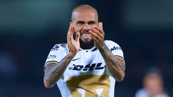 Dani Alves fracasa con Pumas y ya hay un club que quiere sacarlo de Pumas.