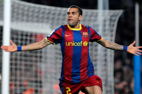 Dani Alves ha llegado al FC Barcelona para aportar su experiencia y su personalidad tanto dentro como fuera de la cancha, y así comenzó a hacerlo.