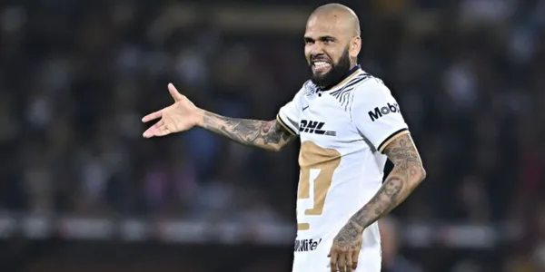 Dani Alves no regresaría con los Pumas, por lo que este brasileño sería su reemplazo