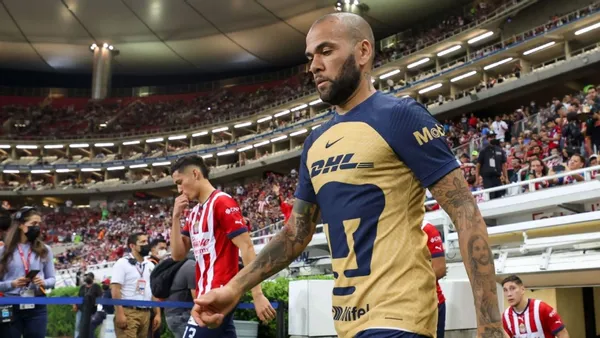 Dani Alves se encuentra en el momento más crítico de su carrera.